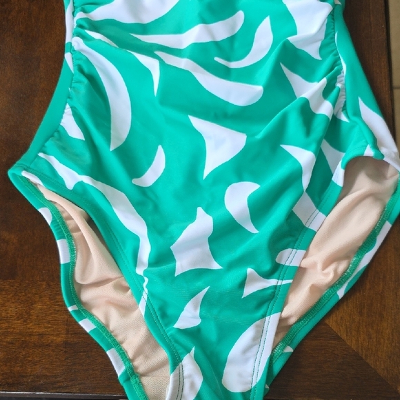 Shade & Shore Green and White One‎ Piece Swimsuit - Picture 5 of 5